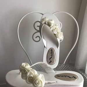 White sandal, comfort soles, never worn